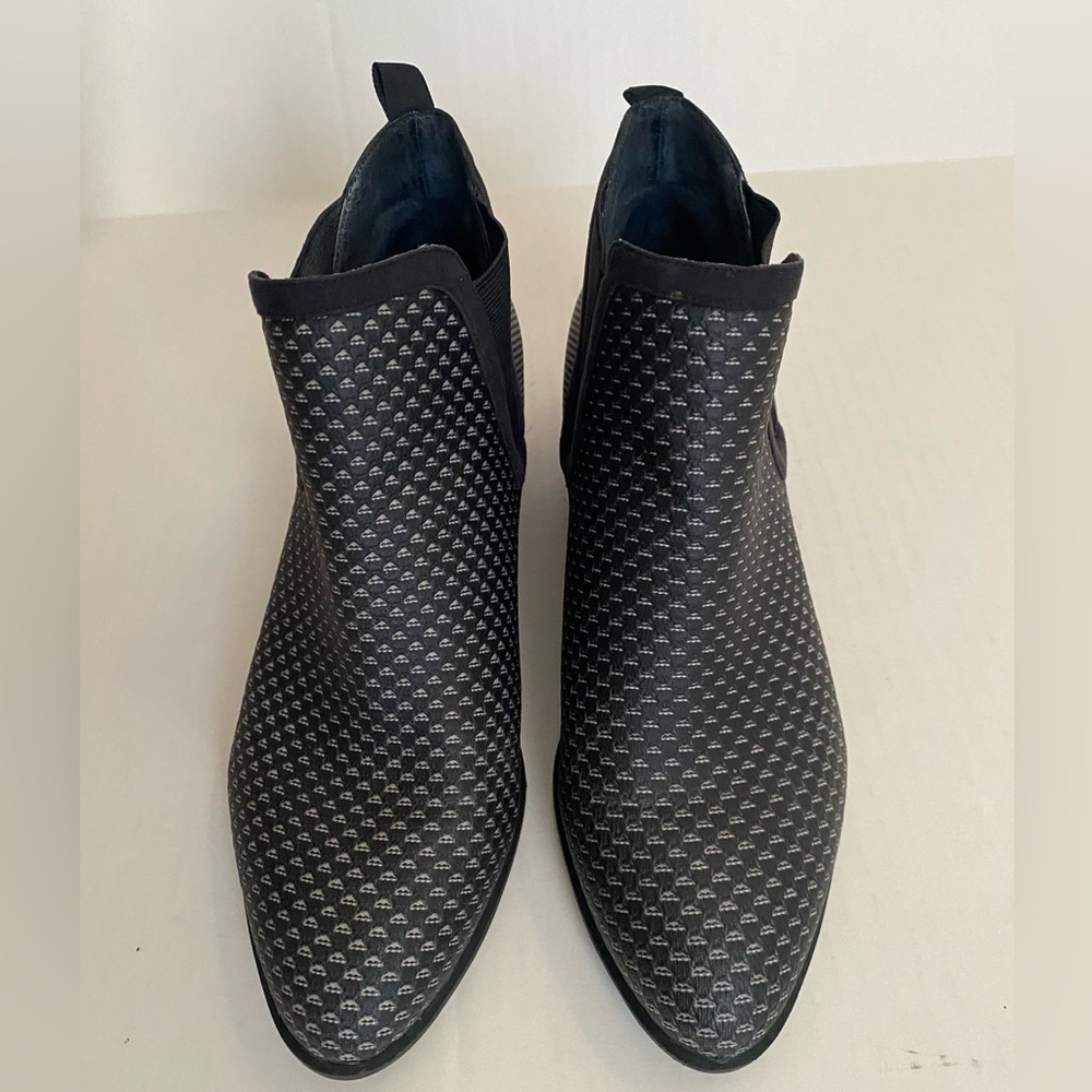 Betabrand Tennis Western Waterproof Chelsea Boots Sz 10 Very Good Condition